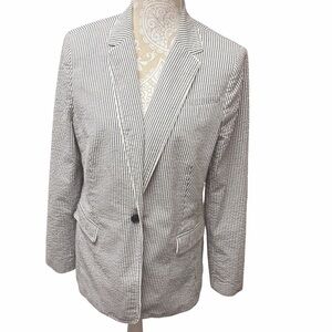 Banana Republic seersucker Blazer
100% Cotton
Women’s 14
